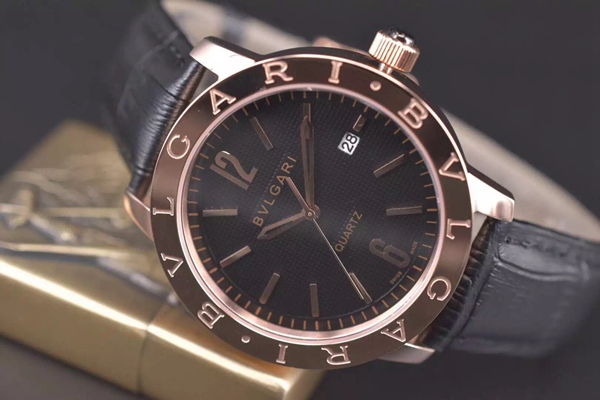 ブルガリ時計正面デザイン